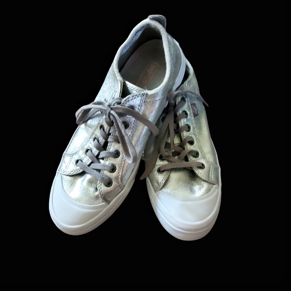 UGGS Metallic Silver ARIES Sneakers, size 8. Runs large.
